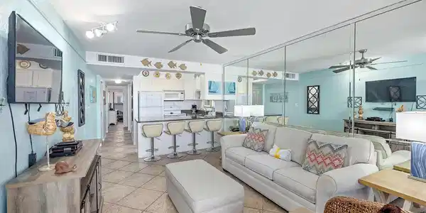 Image 3: living to kitchen