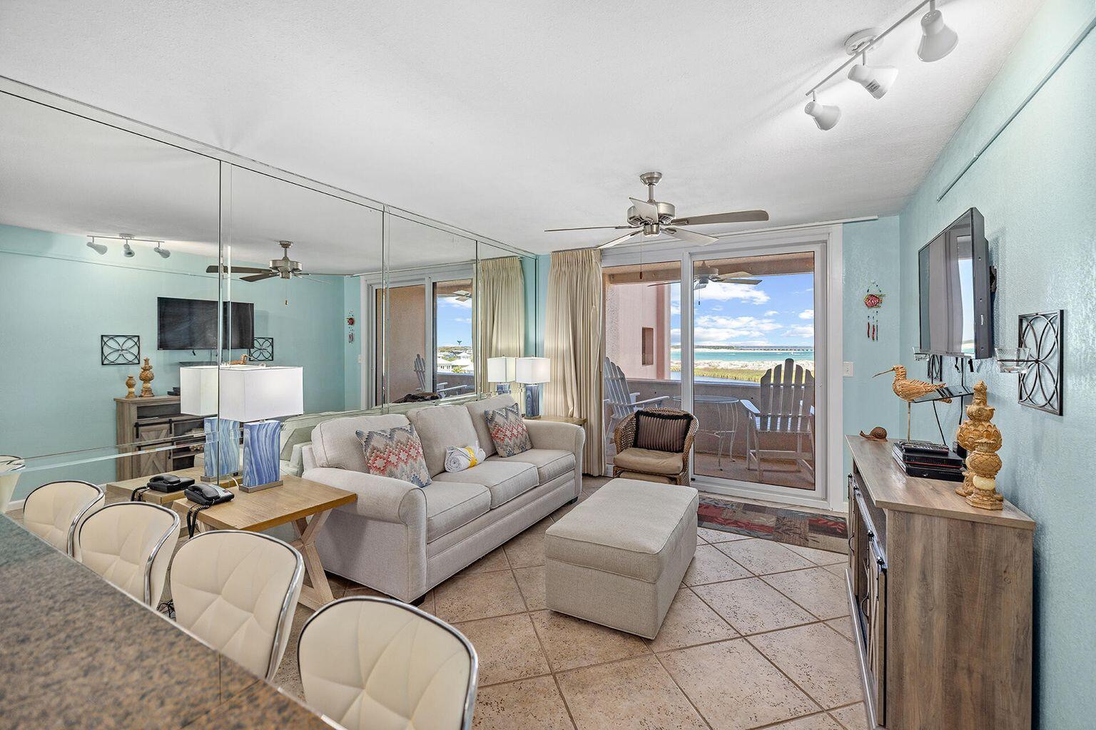 Image 4: living room