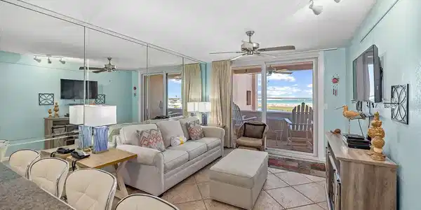 Image 4: living room