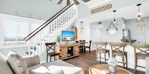 Image 4: Beachfront II 307A