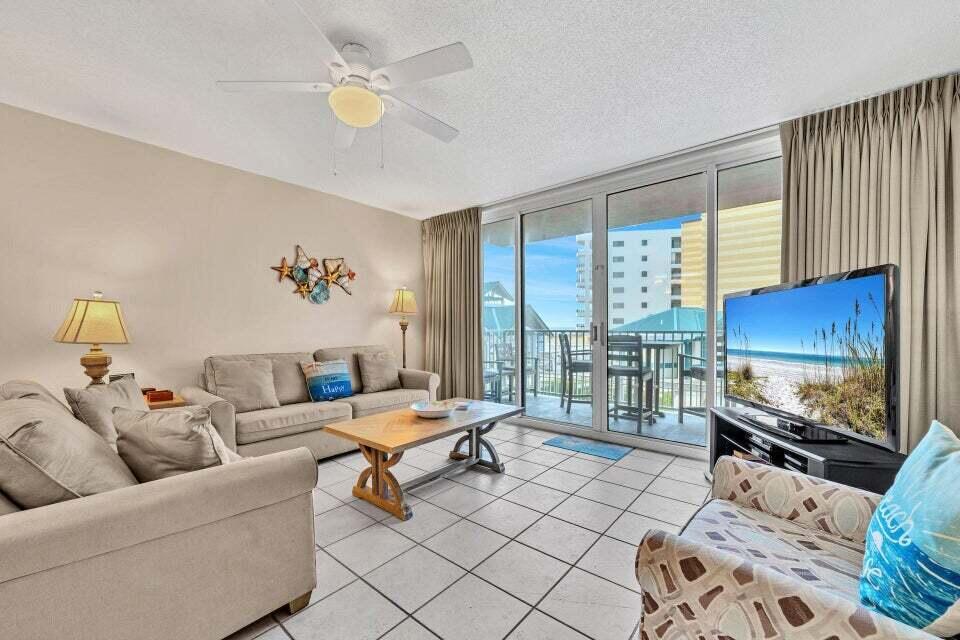 Image 2: Living Room