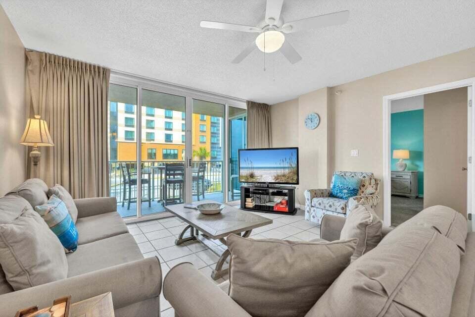 Image 3: Living Room
