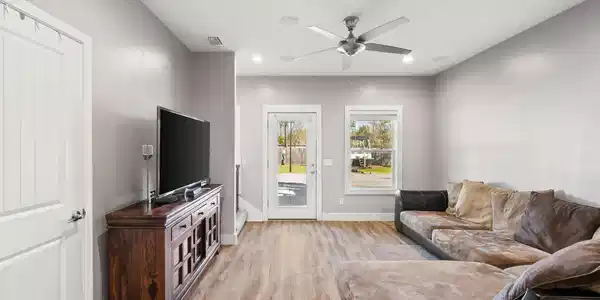 Image 4: 4-web-or-mls-8617 Marlin Pl -04