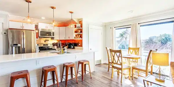 Image 4: Kitchen