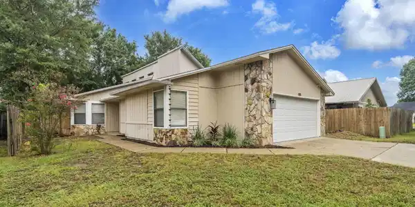 105 Post Oak Place