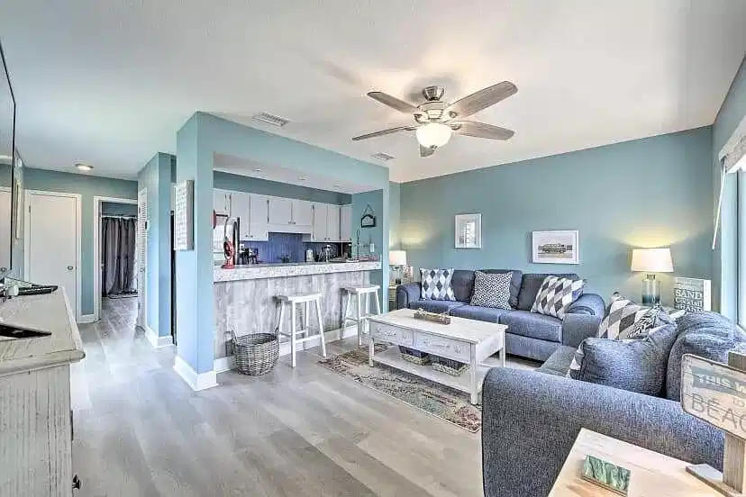Image 1: Living Room with Breakfast Bar