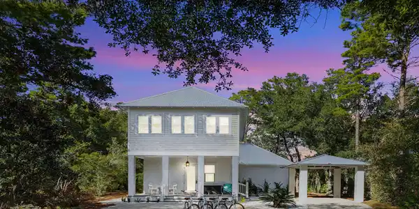 988 N Walton Lakeshore Drive