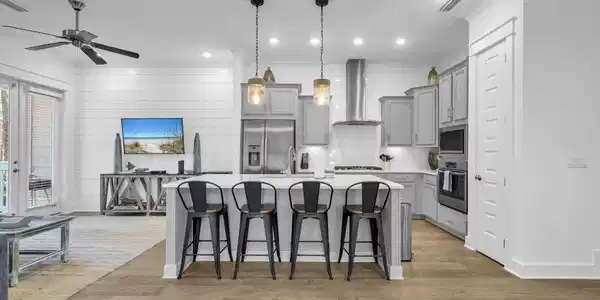 Image 4: Kitchen