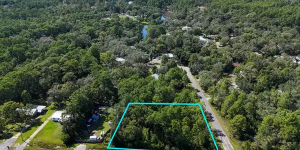 Image 3: Prime Commercial Lot