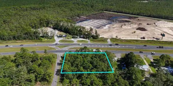 Image 4: Prime Commercial Lot