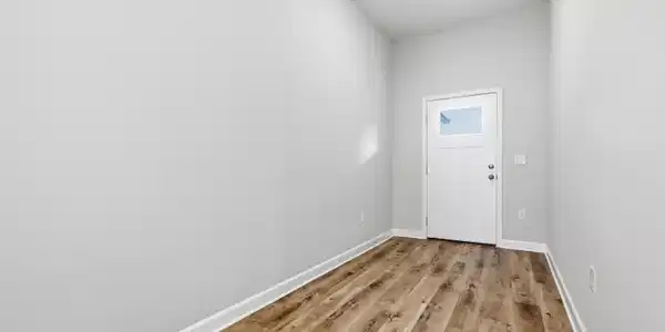 Image 4: Entry