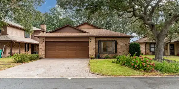 889 Shalimar Court