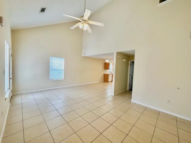 Image 3: Living room