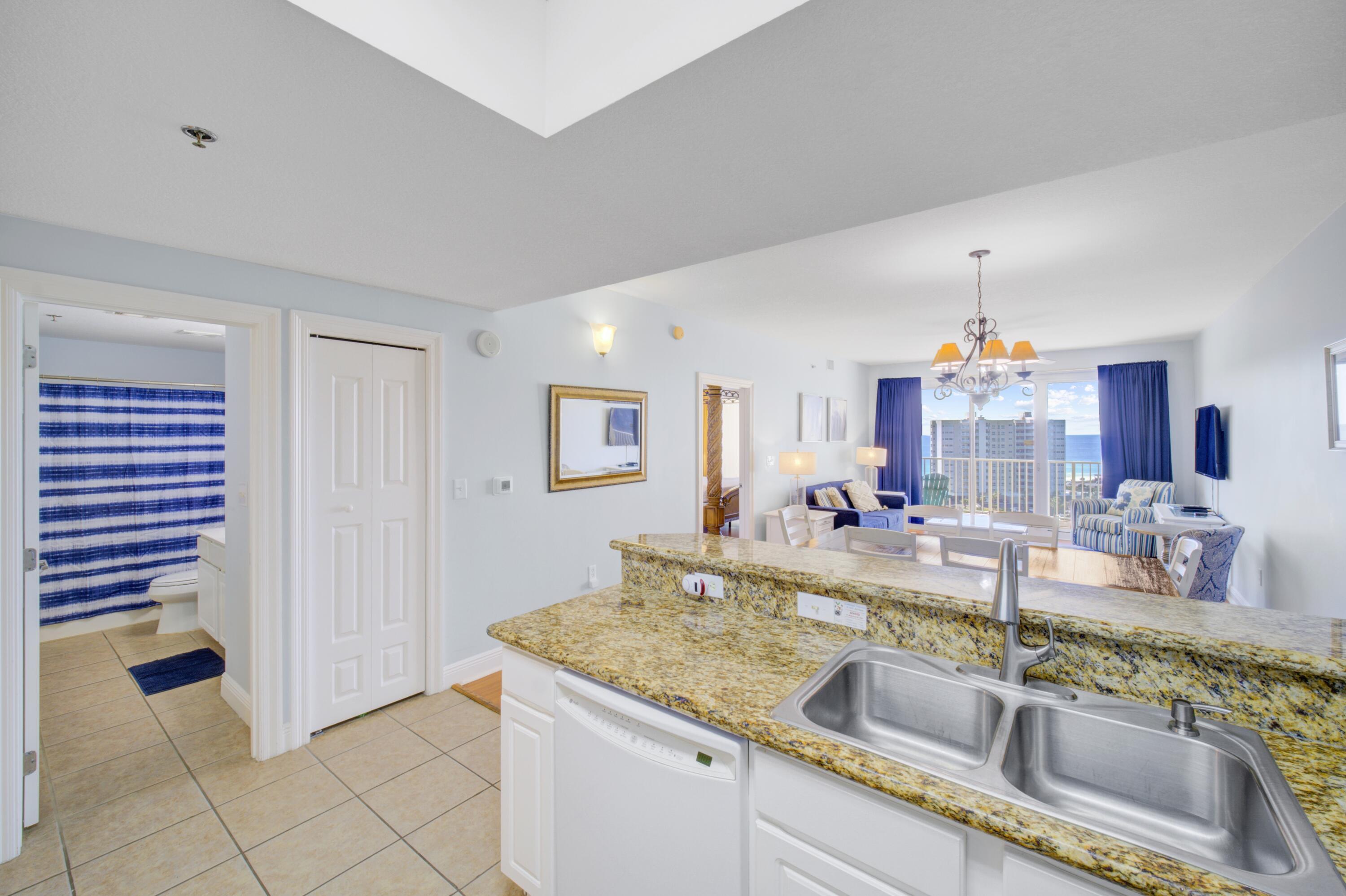 Image 4: Kitchen