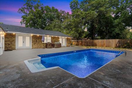 153 Raintree Boulevard