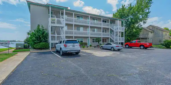1695 W Highway 98