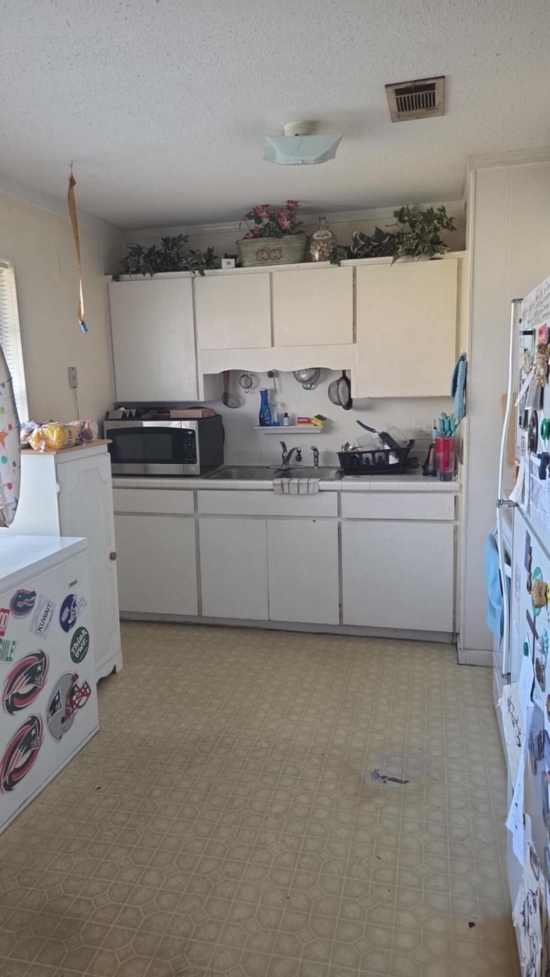Image 3: DELUNA KITCHEN