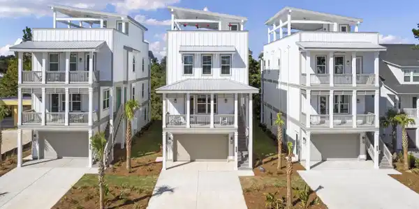 27 W Queen Palm Drive
