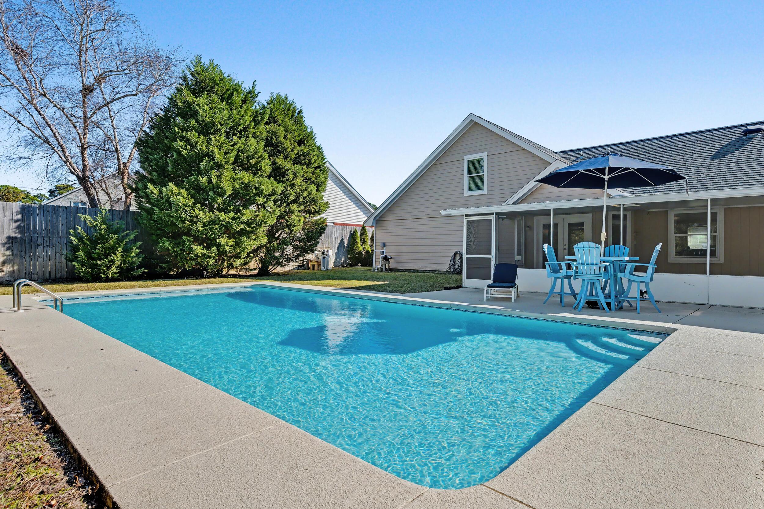 Image 1: 155 long pointe dr-mary esther-60