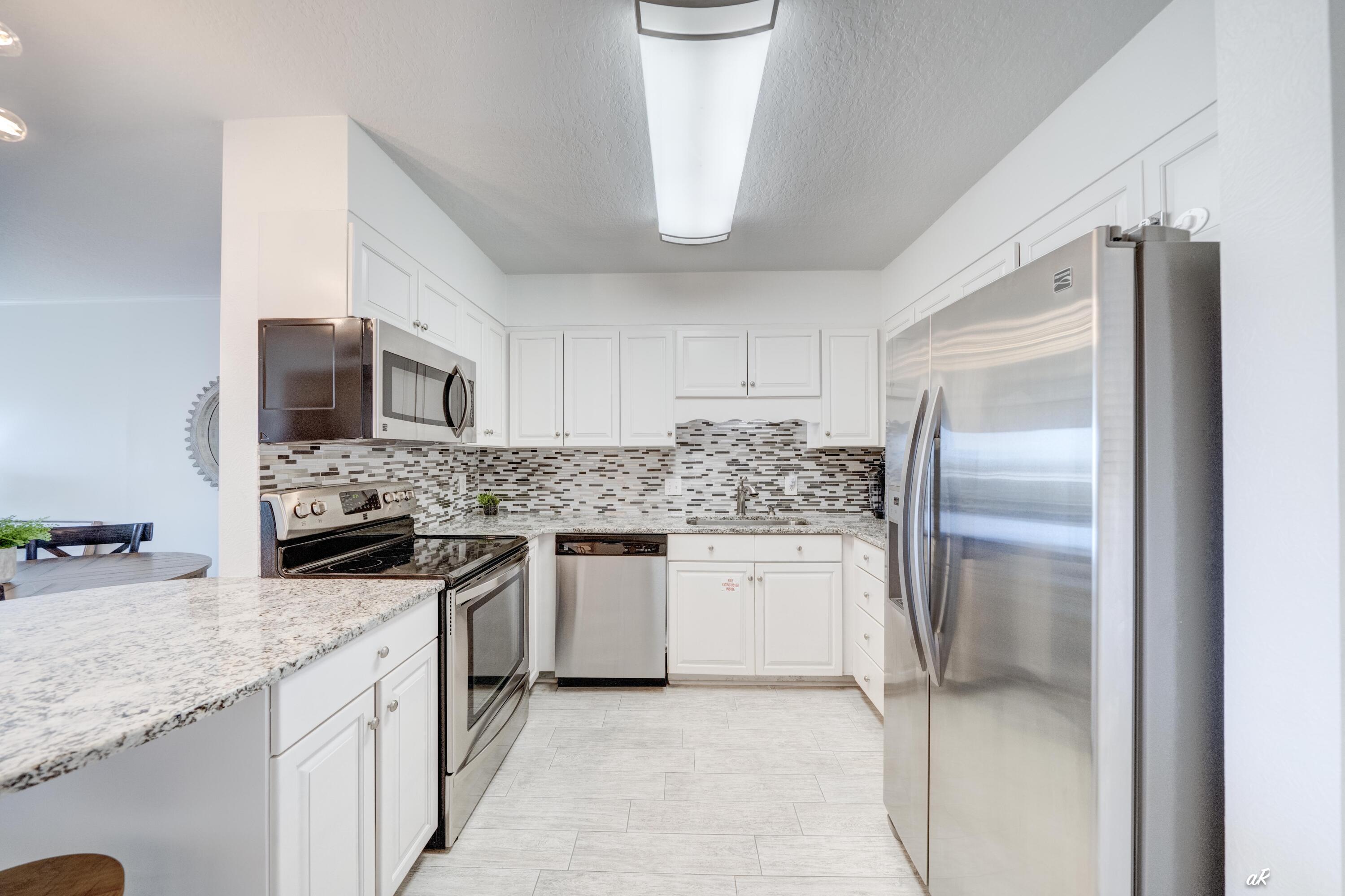 Image 4: Kitchen