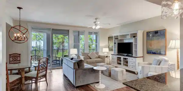 Image 4: Living Area