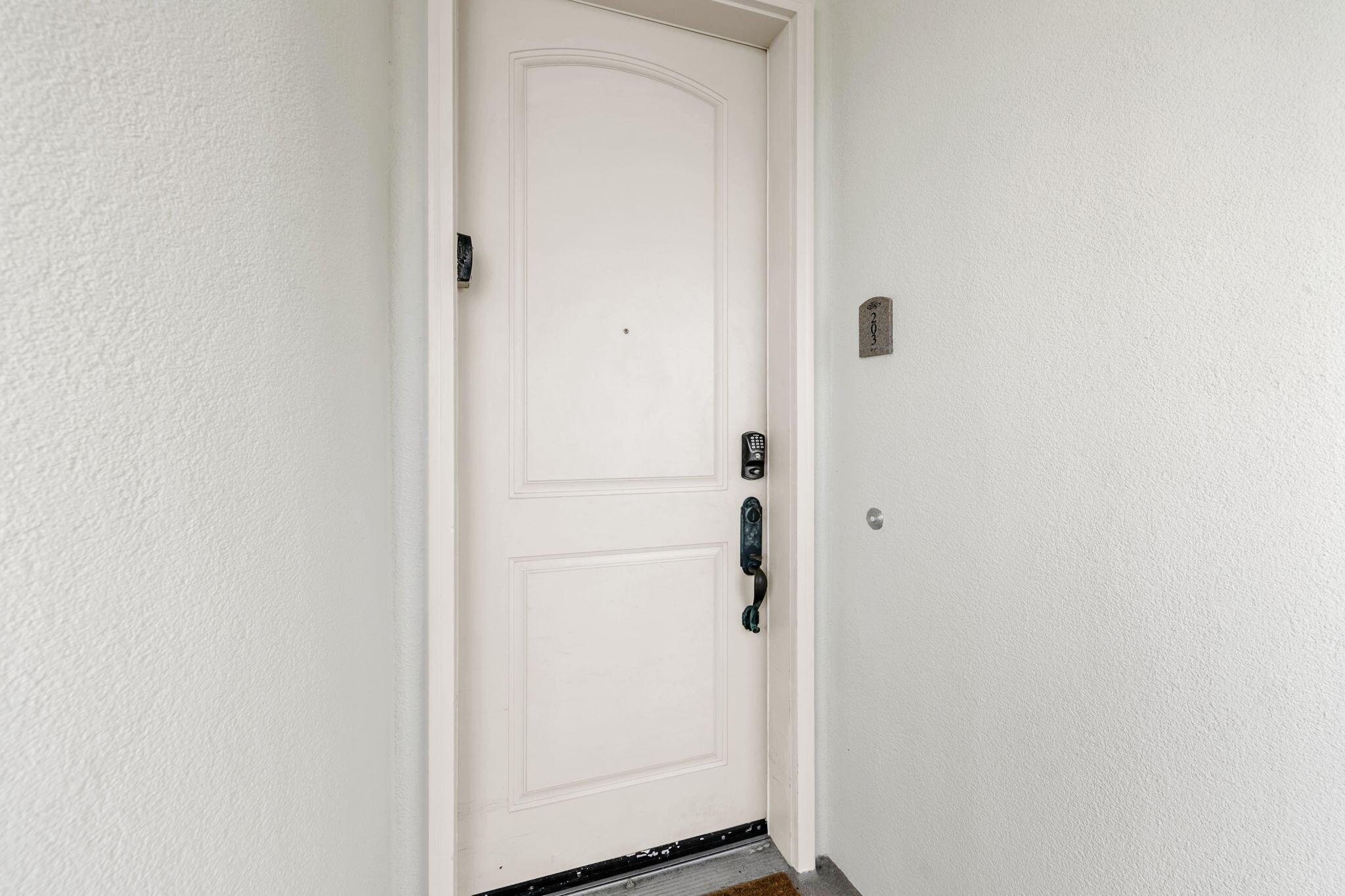 Image 1: 1-web-or-mls-0L7A0246