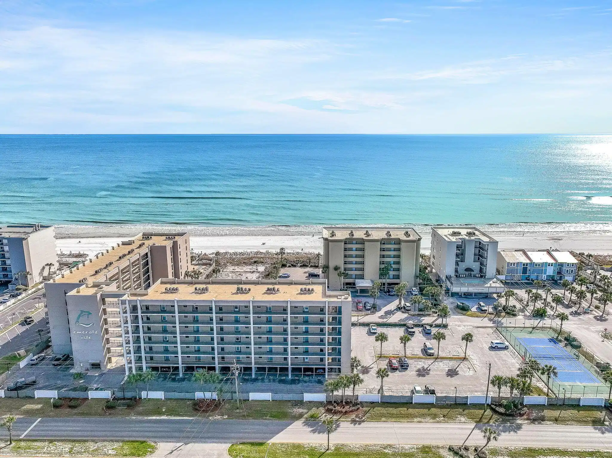 Image 1: 1-web-or-mls-aerials2-002-040-4050x3034