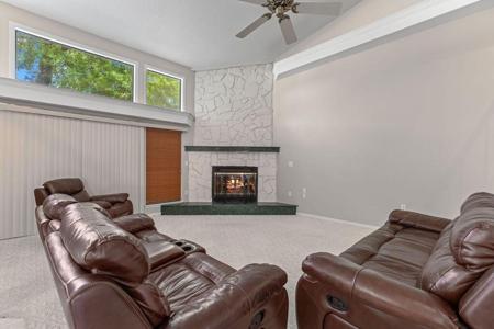 844 Holbrook Circle