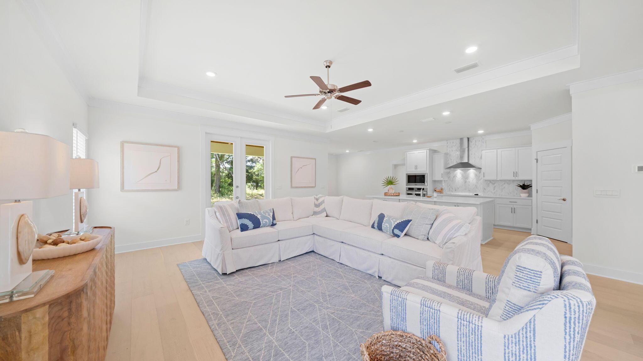 Image 3: Living Room