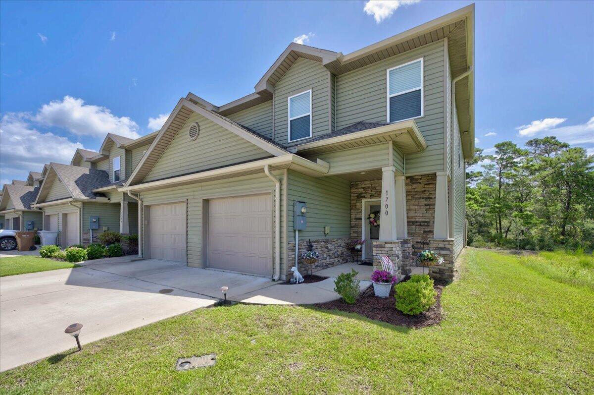 Image 1: 02-1700 Sound Haven Ct-Navarre-2