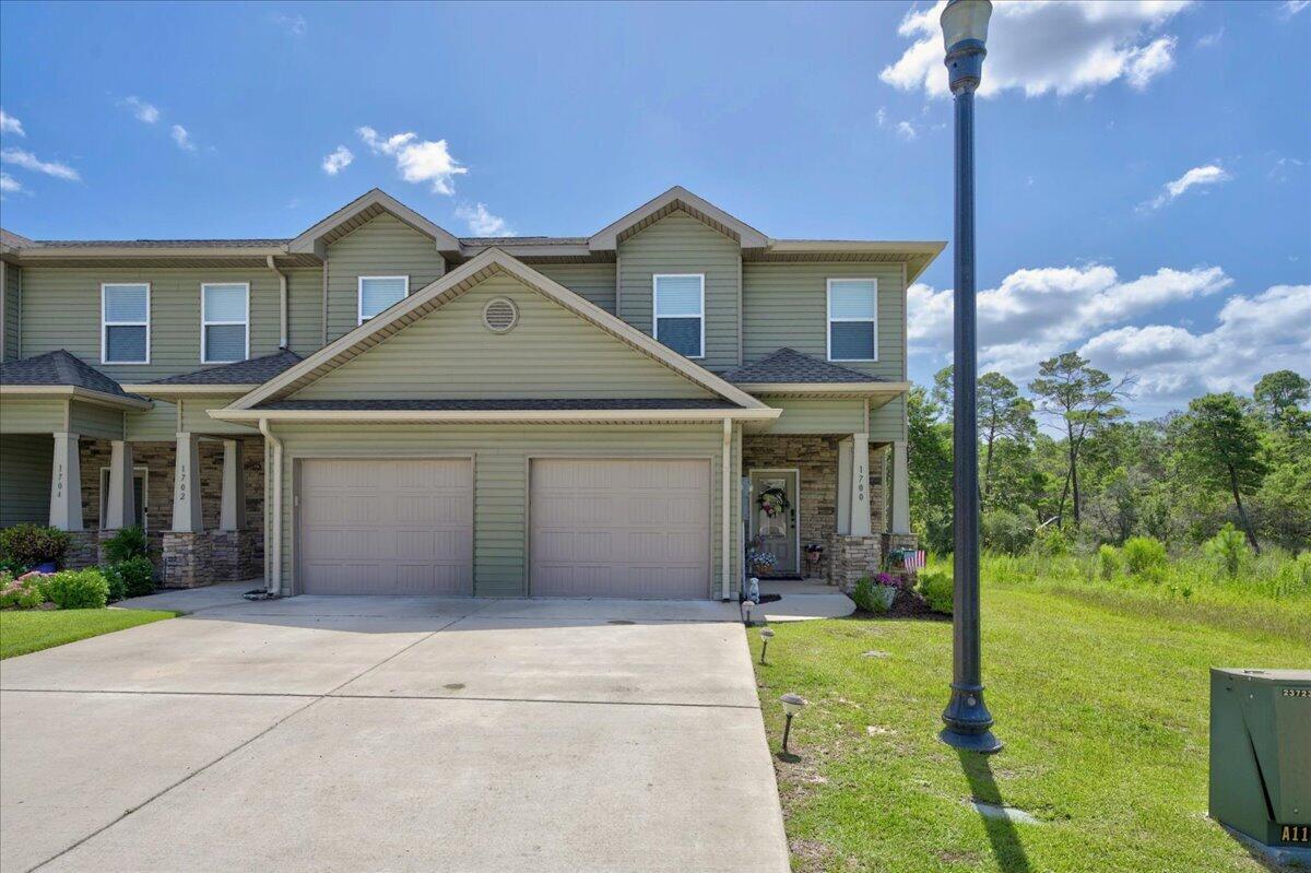 Image 2: 03-1700 Sound Haven Ct-Navarre-3