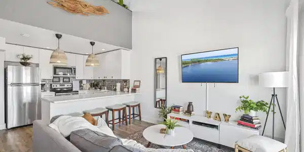 Image 4: web_303 at 145 Beachfront _13