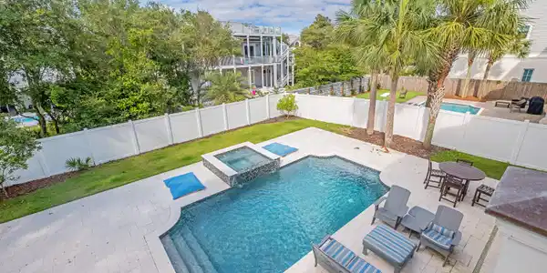 Image 4: Pool
