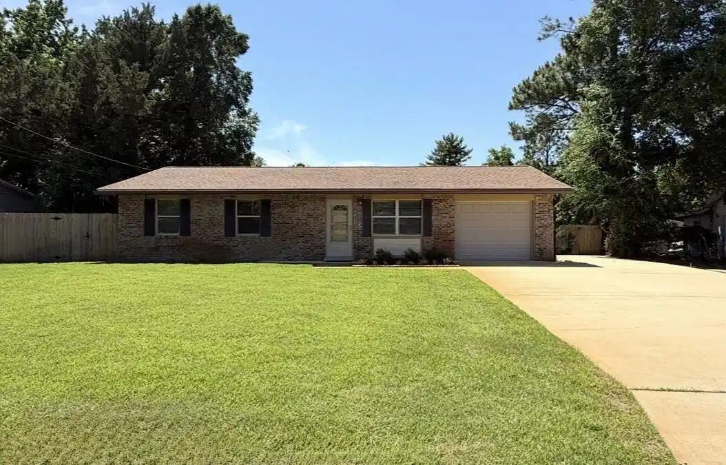 Image 1: 3/1.5 Move-In-Ready Home!