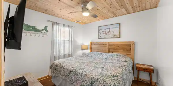 Image 3: Bedroom 1