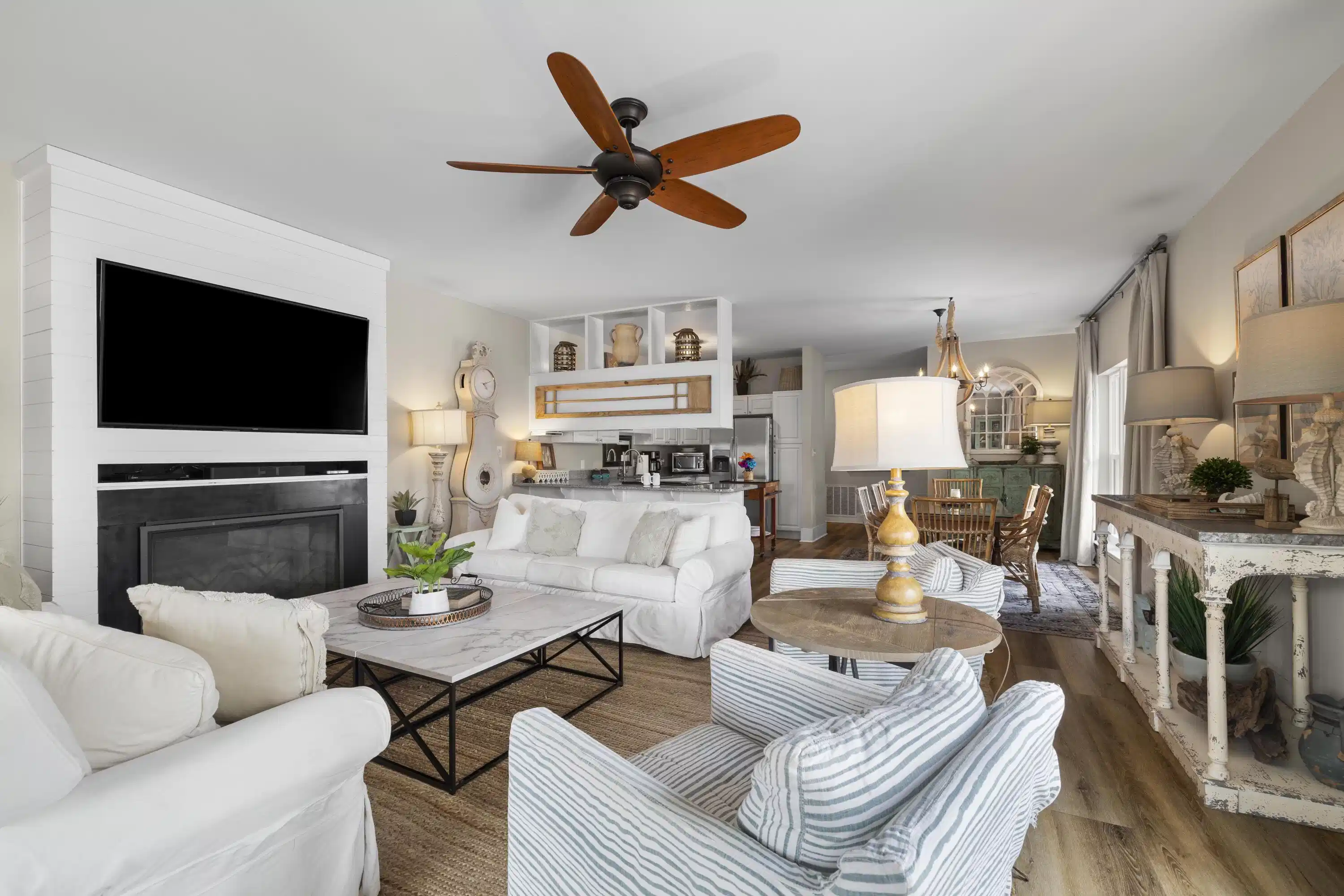 Image 1: Living Room