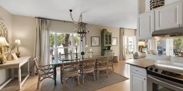 Image 4: Kitchen View