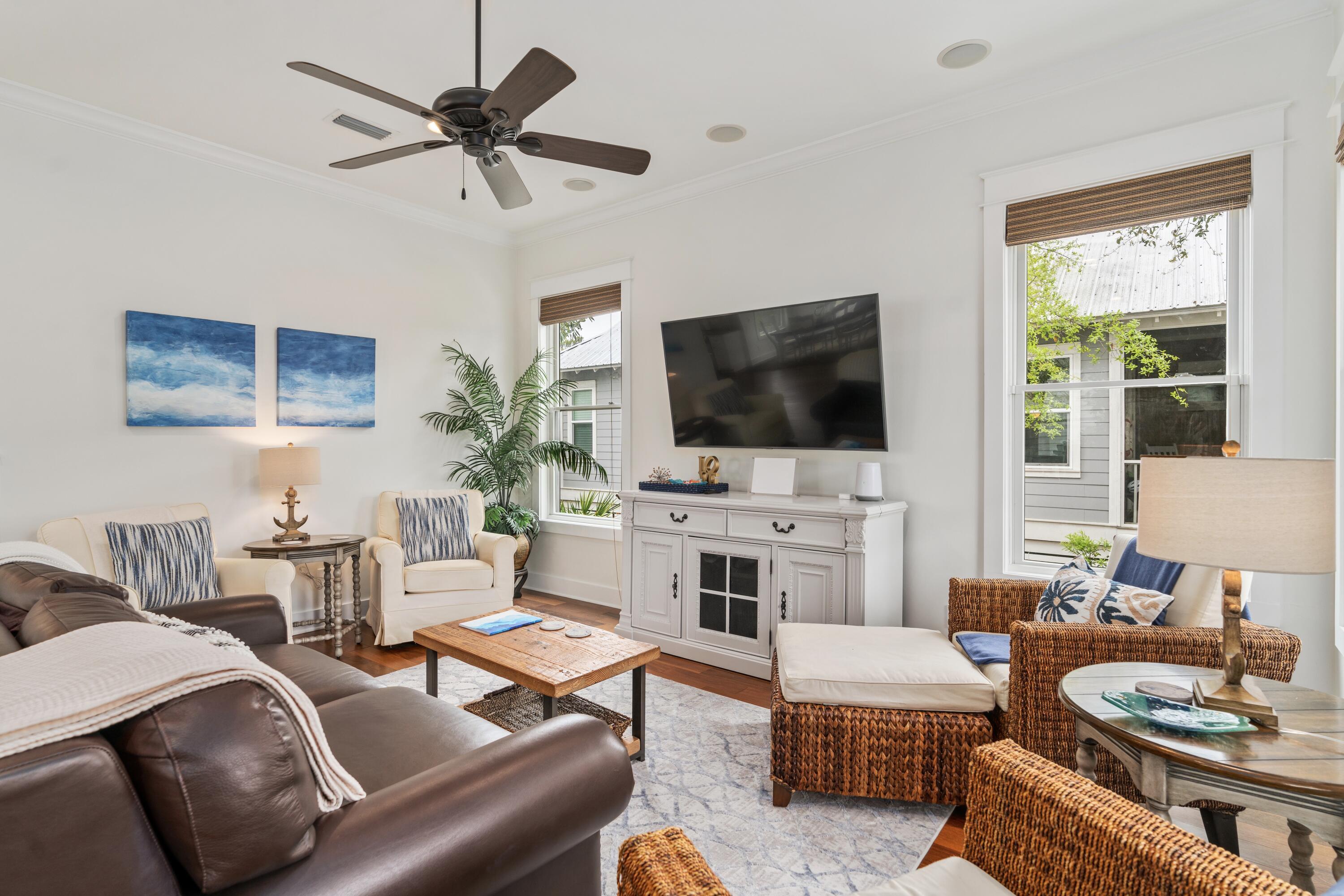 Image 3: Living Room