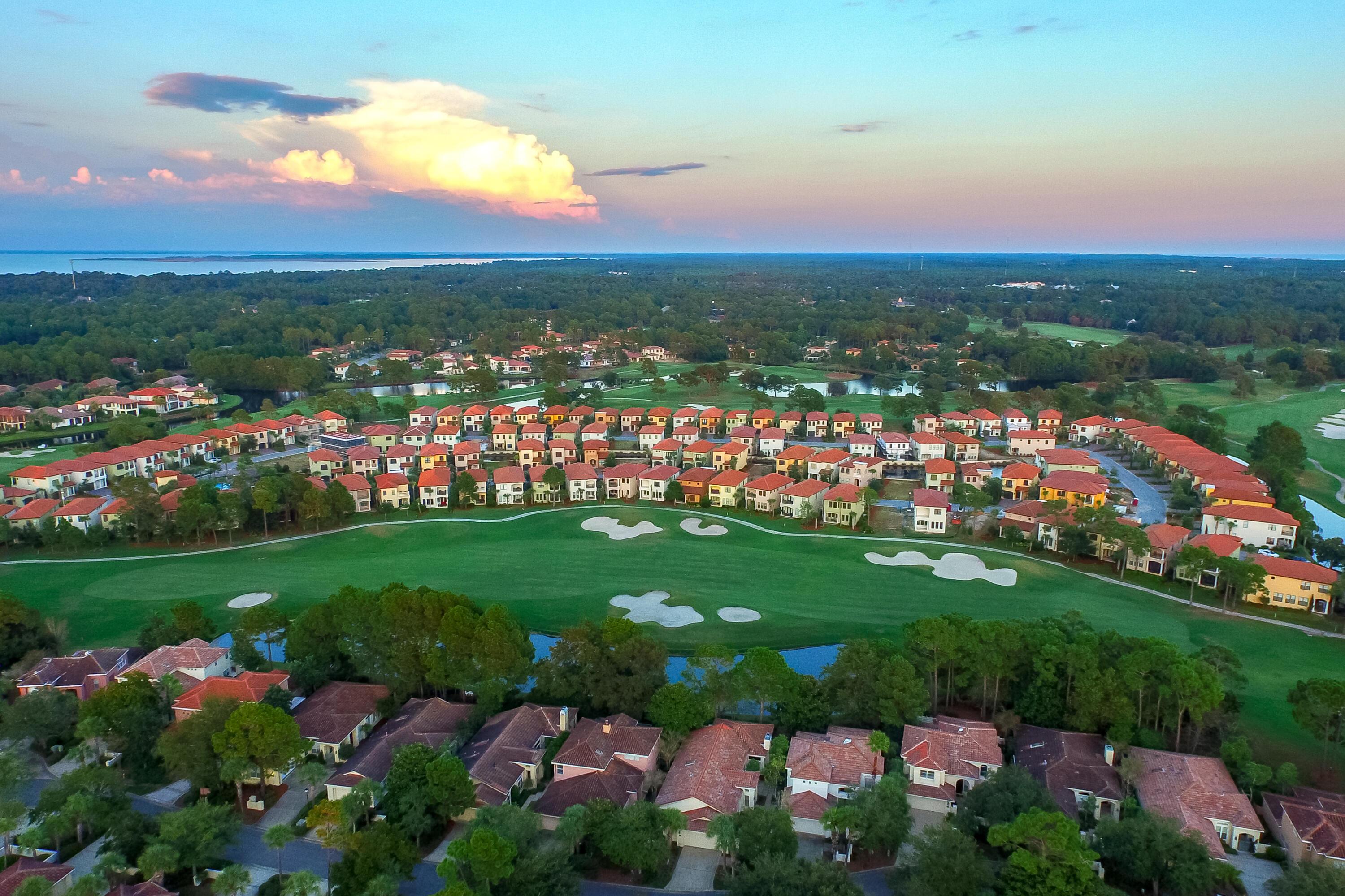 Image 4: Villa Lago Aerial