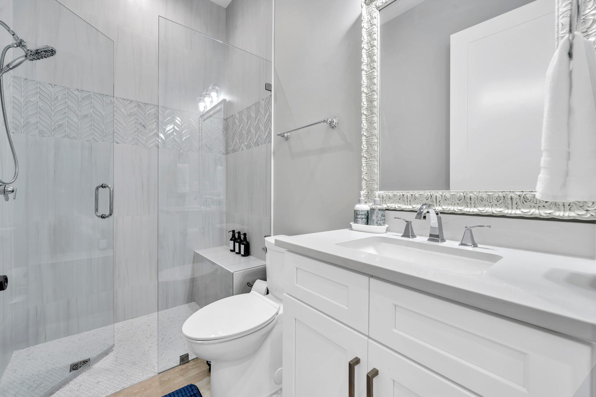 Image 4: Guest Bathroom 1st Floor