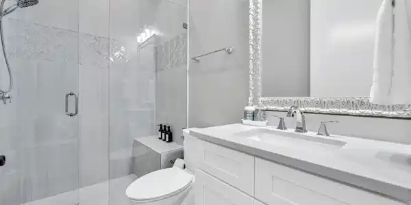 Image 4: Guest Bathroom 1st Floor