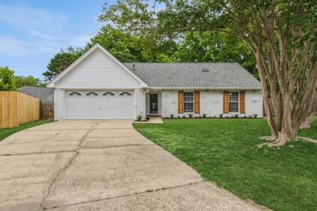 4537 Parkwood Lane
