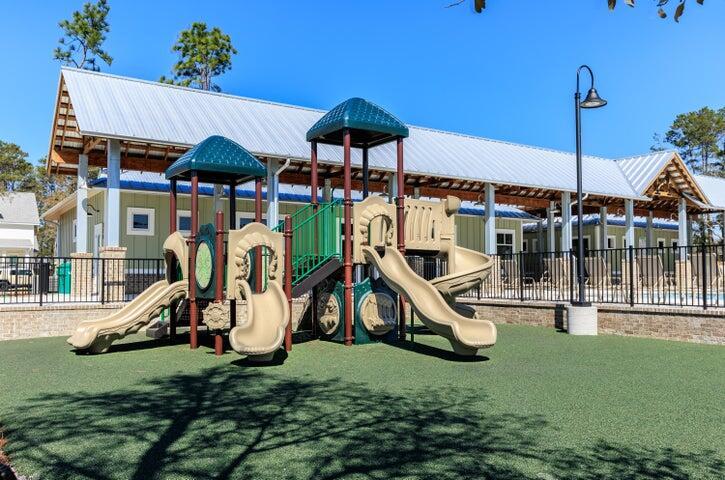 Image 4: clubhouse kids playground