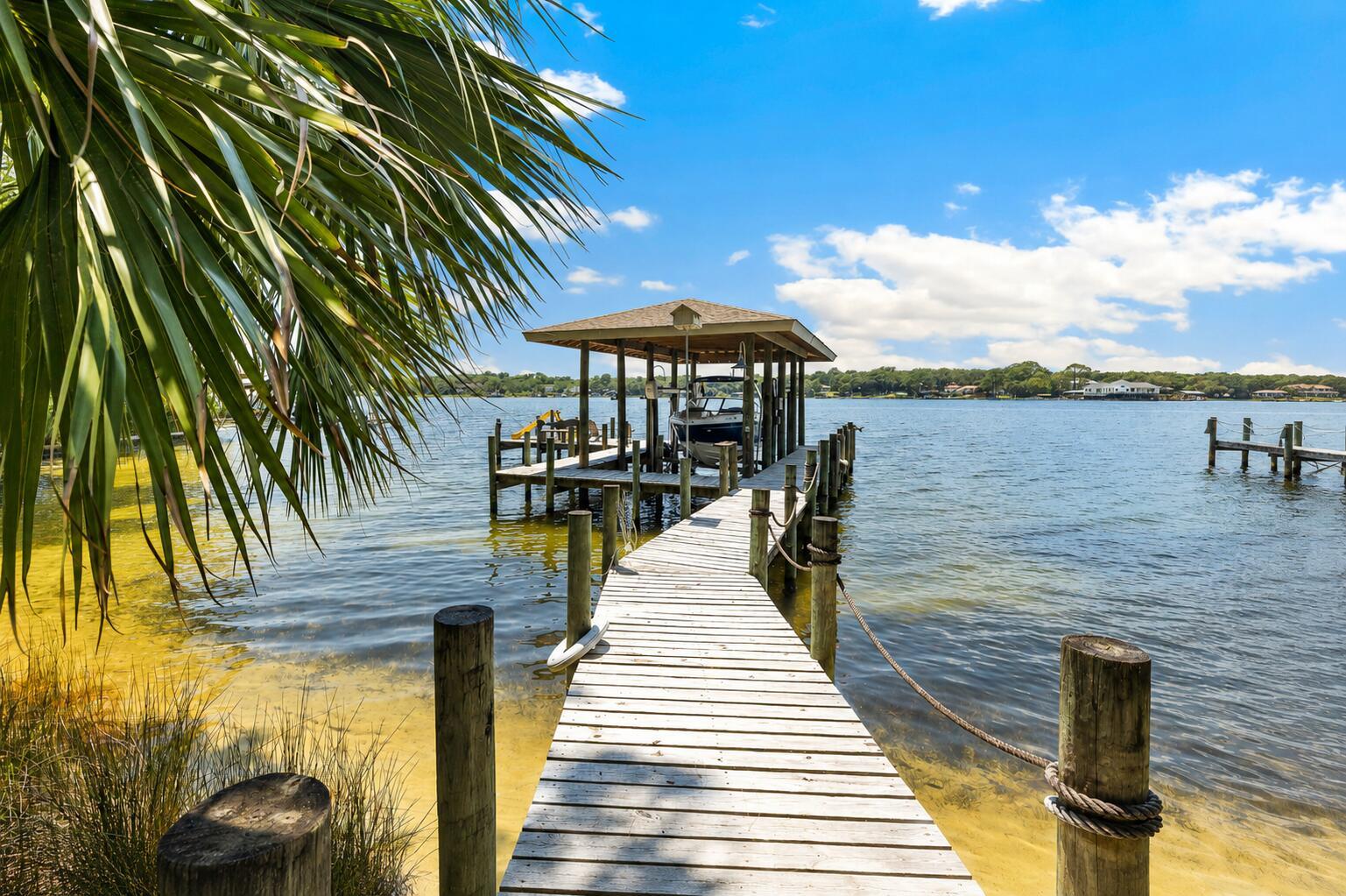 Image 2: Dock with Power and Water
