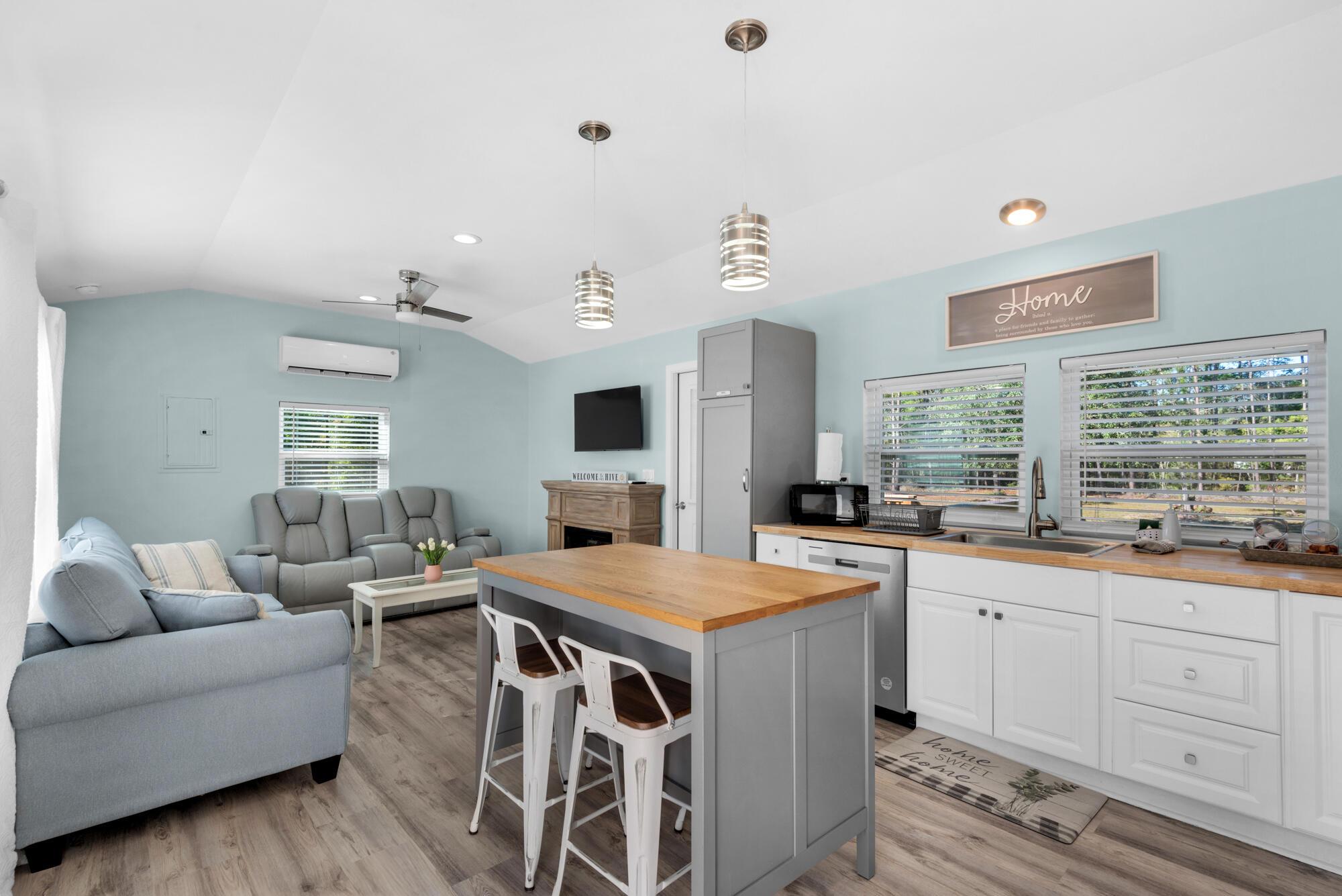 Image 3: Kitchen & Living room