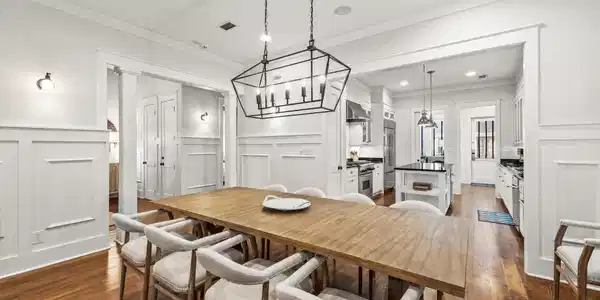 Image 3: Dining Area