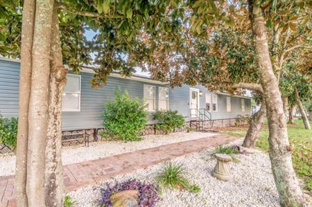 22121 Lakeview Drive