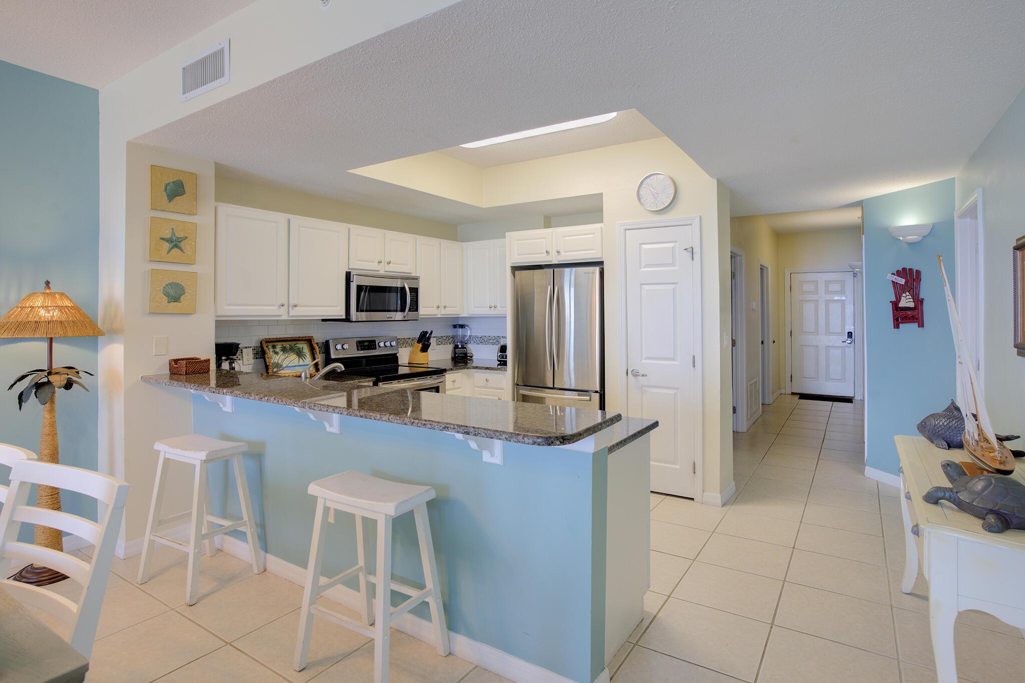 Image 4: kitchen hallway