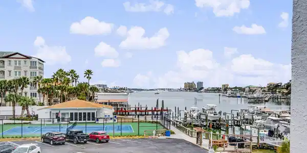 Image 4: 30-Dolphin_Pointe_306B_20260216_144