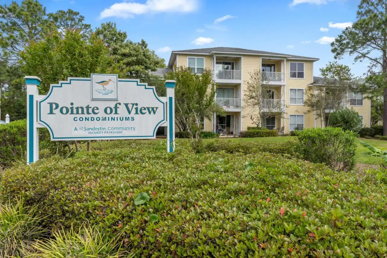Image 1: Pointe of view entrance